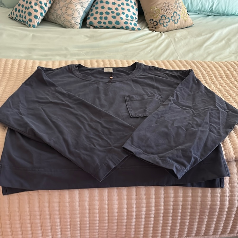 CALIA woman’s size L cropped oversized Navy Blue sweatshirt.